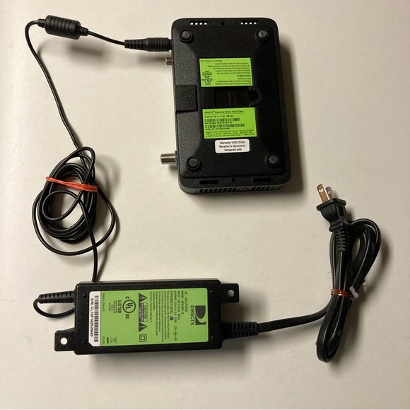 DirecTV Advanced Whole Home Client C51-500 & AC Adapter (EPS10R1-15) & Remote - Picture 9 of 10